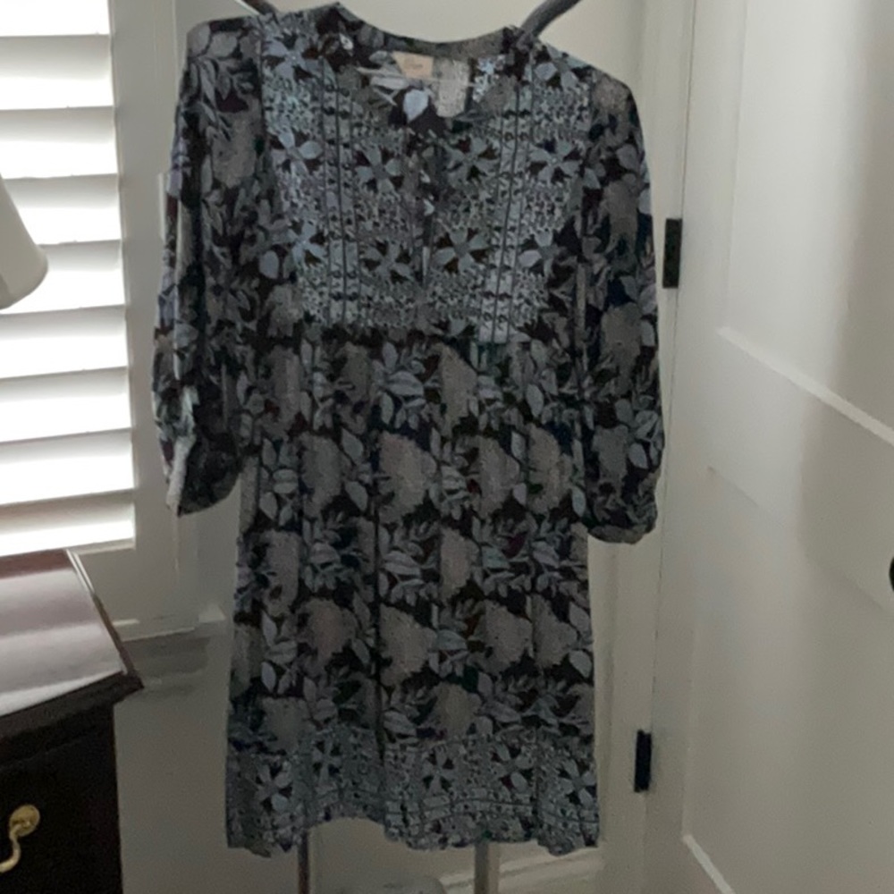Elan, size M, black, blue, white dress.  Sweet print, easy to wear!